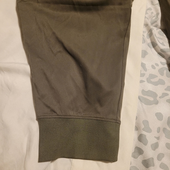 The North Face Green Chinos with Relaxed Fit and Full Length - Picture 7 of 9